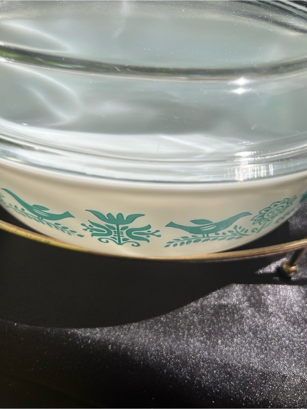 Vintage PYREX casserole dish with lid and holder circa 1959-1961 - Picture 3 of 11